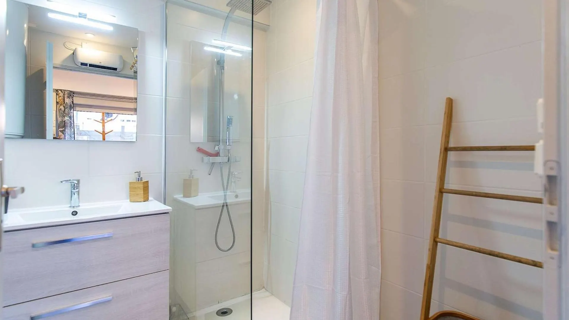 Holiday home Charmant Duplex T3 Pour 4 Personnes, Terrasse Privative, A Proximite Des Thermes De Luz-Saint-Sauveur - Fr-1-402-130